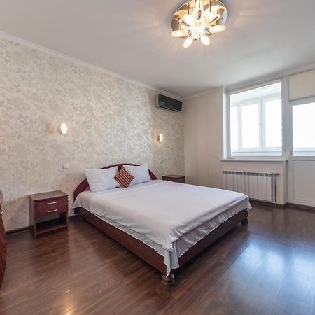 Большая 3 Комнатная На Осокорках Гмирі 2 Kiew Exterior foto